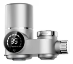 Filtro purificador de agua cromado para canilla con panel digital UV, compacto y fácil de instalar. Vertical